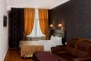 Отель Марианна Сочи Улучшенный двухместный номер с 1 кроватью или 2 отдельными кроватями и видом на горы-1