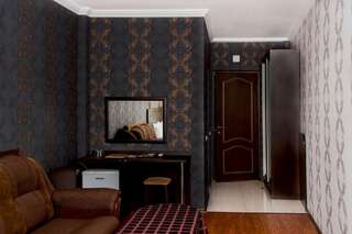 Отель Марианна Сочи Улучшенный двухместный номер с 1 кроватью или 2 отдельными кроватями и видом на горы-2